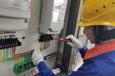 河北電力：電力一姐多奇志，不愛紅裝愛工裝