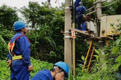 漢中供電公司排查轄區(qū)內(nèi)的變電站、輸電線路、供電設(shè)施