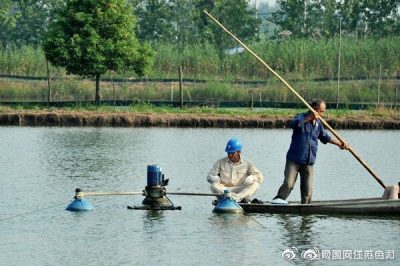 前鋒鎮(zhèn)供電所帶工具到養(yǎng)殖戶家?guī)椭渑懦龣C器故障，受到養(yǎng)殖戶的感謝