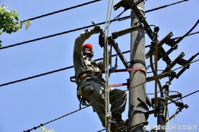 昆山市供電公司開展10千伏電纜遷移、新建環(huán)網(wǎng)柜