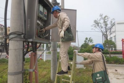 檢查更換配變箱內(nèi)的漏電保護器及設(shè)備，保障迎峰度夏安全供電