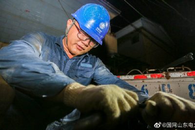 完成兩套懸式絕緣子、一套直線瓷瓶更換及緊線工作，保障附近居民用電安全