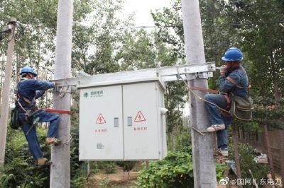 增容新裝200千伏安變壓器1臺、新立電桿5基、架設(shè)絕緣導(dǎo)線400余米
