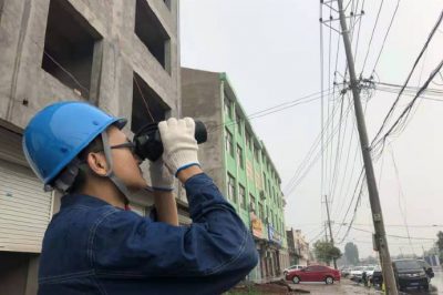 開展雨后設(shè)備巡視，為迎峰度夏期間安全供電消除隱患