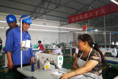 國網(wǎng)行唐縣供電公司城關(guān)供電所人員：上門了解需求，真心服務(wù)企業(yè)