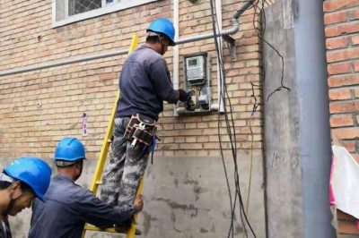 保定市徐水區(qū)供電公司改造低壓出線，提高供電可靠率