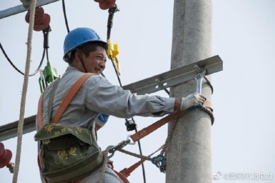 衡水市冀州區(qū)供電公司為門莊鄉(xiāng)丁家莊村進(jìn)行配變?cè)鋈? title=