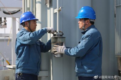 海興縣供電公司對變電站站內(nèi)設備進行巡視，及時消除安全隱患