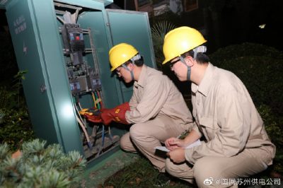 配電運(yùn)檢室及時(shí)安排測(cè)溫測(cè)負(fù)工作，確保設(shè)備運(yùn)行安全