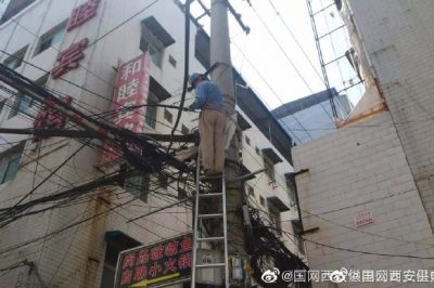 西安供電公司及時修復轄區(qū)內(nèi)因惡劣天氣而造成的斷裂線路