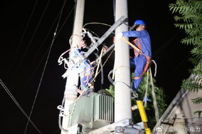 平邑縣供電公司更換高壓電纜、低壓出線等措施進行公變重負荷改造