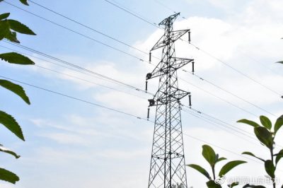 110千伏平北II線進(jìn)行全線線路清掃檢修 加裝防鳥(niǎo)刺