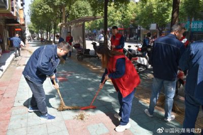 鶴城區(qū)供電公司組織全體黨員開(kāi)展義務(wù)清掃志愿活動(dòng)