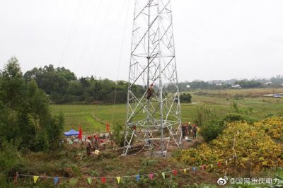 重慶墊江供電公司黨員突擊隊把控重點(diǎn)工程作業(yè)安全