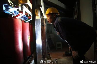 銅仁供電局緊急更換損壞變壓器，1小時內(nèi)成功搶通了兩位老人的“生命通道”