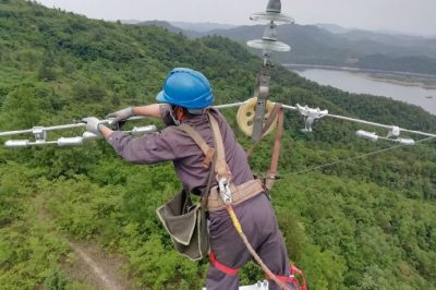 安裝防振錘，消除振動(dòng)力