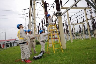 東新村變電站設備開展帶電檢測工作