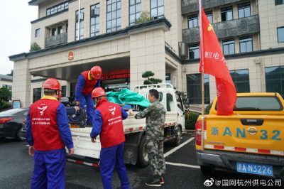 啟動應(yīng)急發(fā)電車全力搶修供電不“?！? title=