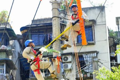 高溫集訓 苦練本領備戰(zhàn)“巴渝工匠”杯技能競賽
