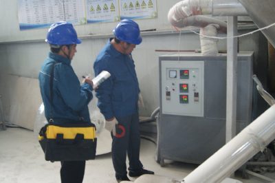 對(duì)客戶的配電盤、啟動(dòng)柜、電表箱、保護(hù)器、接地線等進(jìn)行排查測試