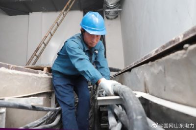 鋪設高壓電纜2300米，低壓電纜1100米