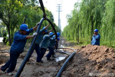 加快推進110千伏安德變電站10千伏配出工程電纜敷設進度