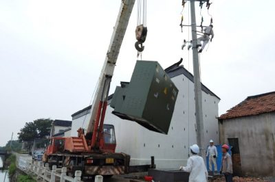 來(lái)到張橋衛(wèi)家塘村裝表接電
