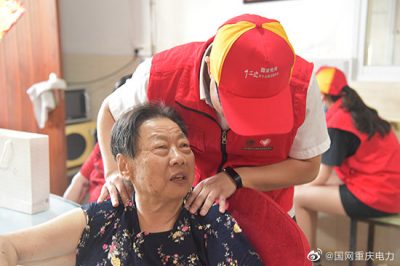 “紅馬甲”走進敬老院，傾聽老人心聲