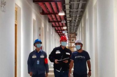 對廣東華商學(xué)院檢查用電設(shè)施線路，消除用電隱患