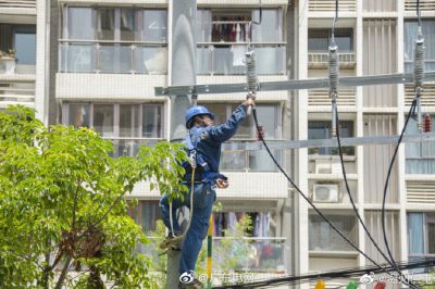 全面整改殘舊老化低壓線路17.59公里，增加用電容量5150千伏安