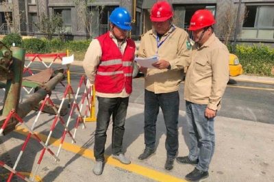 對110千伏金劉寨變及濱河藍庭電纜敷設(shè)施工現(xiàn)場進行安全督查