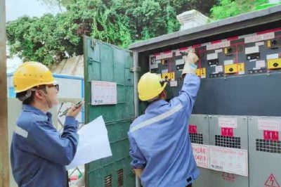 全副“武裝”轉供電任務來到作業(yè)現(xiàn)場