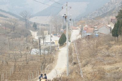 新增200千伏安變壓器1臺，新立15米電桿19基
