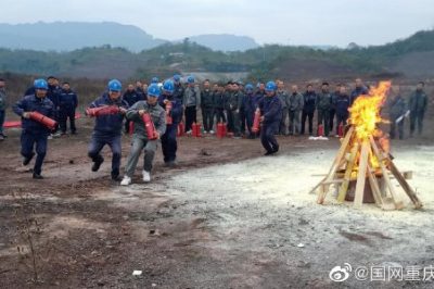 國(guó)網(wǎng)重慶綦南供電公司在12月4日至5日開展了為期2天的應(yīng)急演練、消防知識(shí)培訓(xùn)活動(dòng)