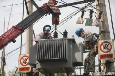 盛艾聯(lián)線三官廟3號臺區(qū)變壓器進行增容改造